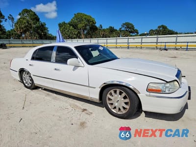 Czwarte zdjęcie samochodu z boku: 2008 LINCOLN TOWN CAR SIGNATURE LIMITED VIN:2LNHM82W78X654252 - miniatura