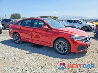 Czwarte zdjęcie samochodu z boku: 2024 VOLKSWAGEN JETTA SE VIN:3VW7M7BU4RM073701 - miniatura