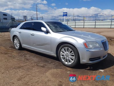 Czwarte zdjęcie samochodu z boku: 2012 CHRYSLER 300 VIN:2C3CCAAGXCH196944 - miniatura