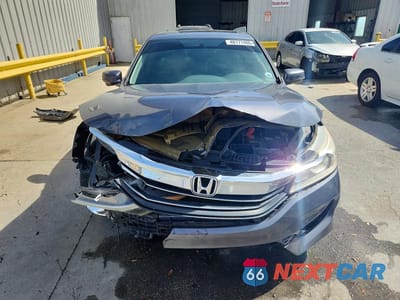 Piąte zdjęcie samochodu w środku: 2016 HONDA ACCORD EX VIN:1HGCR2F7XGA128853 - miniatura