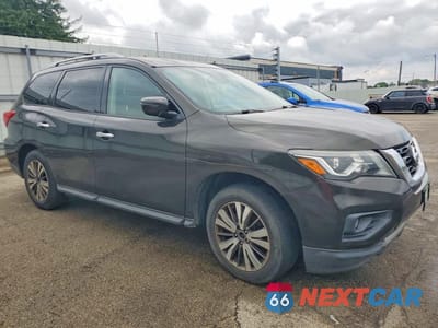 Czwarte zdjęcie samochodu z boku: 2017 NISSAN PATHFINDER SV VIN:5N1DR2MM9HC604779 - miniatura