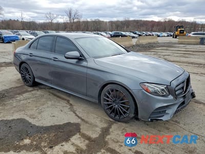 Czwarte zdjęcie samochodu z boku: 2017 MERCEDES-BENZ E 300 4MATIC VIN:WDDZF4KB7HA131935 - miniatura