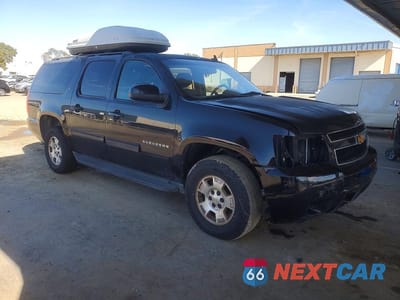 Czwarte zdjęcie samochodu z boku: 2014 CHEVROLET SUBURBAN K1500 LT VIN:1GNSKJE75ER201059 - miniatura