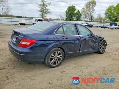 Trzecie zdjęcie samochodu z tyłu: 2013 MERCEDES-BENZ C 300 4MATIC VIN:WDDGF8AB9DR282044 - miniatura
