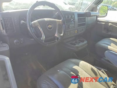 Zdjęcie 8 z 13 samochodu: 2017 CHEVROLET EXPRESS G2500 VIN:1GCWGAFF0H1140918 - miniatura