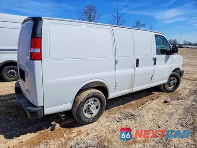 Trzecie zdjęcie samochodu z tyłu: 2025 CHEVROLET EXPRESS 2500 CARGO UTILITY / SERVICE VAN VIN:1GCWGAF74S1268062 - miniatura