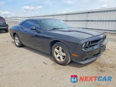 Czwarte zdjęcie samochodu z boku: 2010 DODGE CHALLENGER SE VIN:2B3CJ4DV9AH135211 - miniatura
