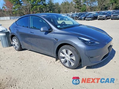Czwarte zdjęcie samochodu z boku: 2023 TESLA MODEL Y VIN:7SAYGAEE5PF935196 - miniatura