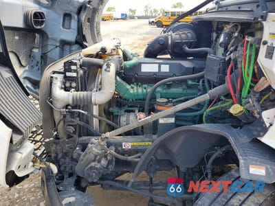 Zdjęcie 7 z 10 samochodu: 2023 VOLVO VN VNL VIN:4V4NC9EH2PN329879 - miniatura