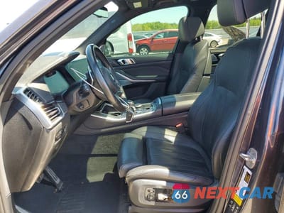 Zdjęcie 7 z 14 samochodu: 2020 BMW X5 M50I VIN:5UXJU4C0XL9D04157 - miniatura