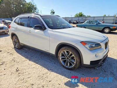 Czwarte zdjęcie samochodu z boku: 2015 BMW X1 XDRIVE28I VIN:WBAVL1C55FVY36941 - miniatura