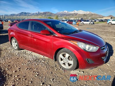 Czwarte zdjęcie samochodu z boku: 2013 HYUNDAI ELANTRA GLS VIN:5NPDH4AE6DH376075 - miniatura