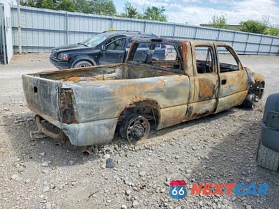 Trzecie zdjęcie samochodu z tyłu: 2001 CHEVROLET SILVERADO K2500 HEAVY DUTY VIN:1GCHK29U61E247817 - miniatura