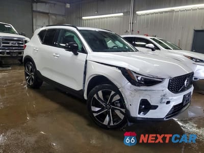 Czwarte zdjęcie samochodu z boku: 2023 VOLVO XC40 ULTIMATE VIN:YV4L12UX4P2060016 - miniatura