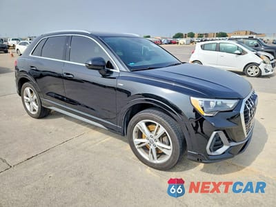 Czwarte zdjęcie samochodu z boku: 2020 AUDI Q3 PREMIUM S LINE VIN:WA1DECF36L1077180 - miniatura