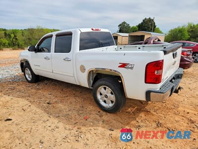 Drugie zdjęcie samochodu z przodu: 2011 CHEVROLET SILVERADO K1500 LT VIN:3GCPKSE33BG386709 - miniatura