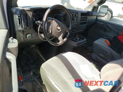Zdjęcie 8 z 13 samochodu: 2021 CHEVROLET EXPRESS 2500 CARGO UTILITY / SERVICE VAN VIN:1GCWGAFP5M1249197 - miniatura