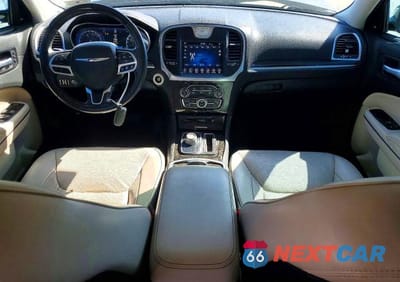 Zdjęcie 8 z 11 samochodu: 2017 CHRYSLER 300C VIN:2C3CCAKG4HH506687 - miniatura
