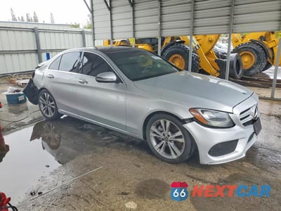 Czwarte zdjęcie samochodu z boku: 2018 MERCEDES-BENZ C 300 VIN:WDDWF4JB0JR349792 - miniatura
