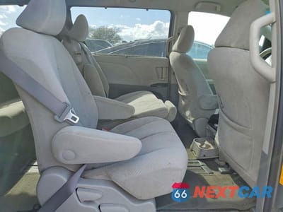 Zdjęcie 11 z 12 samochodu: 2011 TOYOTA SIENNA LE VIN:5TDKK3DC2BS043652 - miniatura
