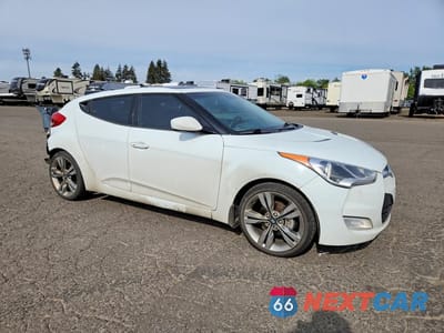 Czwarte zdjęcie samochodu z boku: 2013 HYUNDAI VELOSTER BASE VIN:KMHTC6AD7DU085356 - miniatura