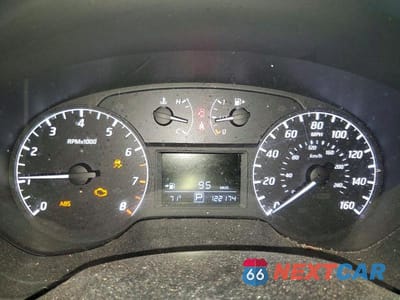Zdjęcie 9 z 12 samochodu: 2017 NISSAN SENTRA S VIN:3N1AB7AP5HY279047 - miniatura