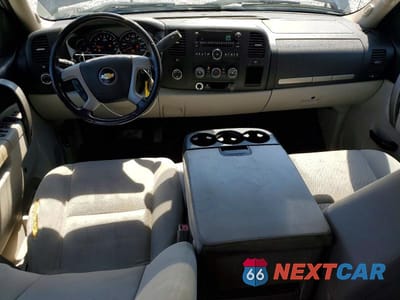 Zdjęcie 8 z 13 samochodu: 2011 CHEVROLET SILVERADO K1500 LT VIN:3GCPKSEA8BG302978 - miniatura