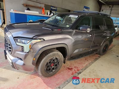 2023 TOYOTA SEQUOIA TRD PRO 7SVAAABA1PX015207 - główne zdjęcie licytacji z USA - miniatura