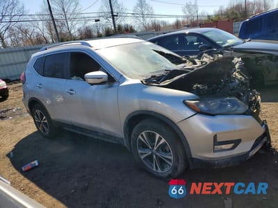 Czwarte zdjęcie samochodu z boku: 2019 NISSAN ROGUE SV VIN:JN8AT2MVXKW395354 - miniatura