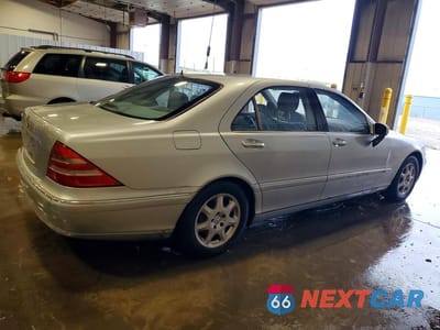Trzecie zdjęcie samochodu z tyłu: 2001 MERCEDES-BENZ S 500 VIN:WDBNG75JX1A221126 - miniatura