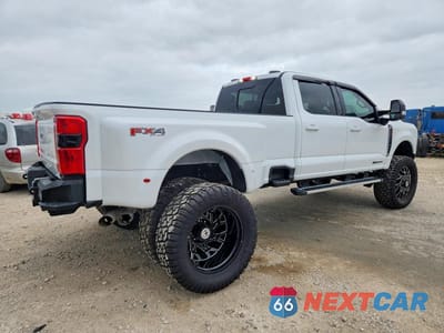 Trzecie zdjęcie samochodu z tyłu: 2024 FORD F350 SUPER DUTY VIN:1FT8W3DT5REC38255 - miniatura