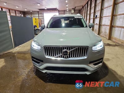 Piąte zdjęcie samochodu w środku: 2024 VOLVO XC90 PLUS VIN:YV4L12PE6R1219914 - miniatura