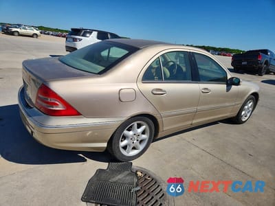 Trzecie zdjęcie samochodu z tyłu: 2004 MERCEDES-BENZ C 240 4MATIC VIN:WDBRF81J94F487289 - miniatura