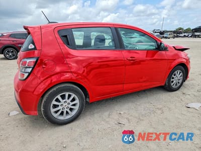 Trzecie zdjęcie samochodu z tyłu: 2020 CHEVROLET SONIC VIN:1G1JG6SB4L4118513 - miniatura