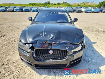 Piąte zdjęcie samochodu w środku: 2017 JAGUAR XE PREMIUM VIN:SAJAD4BG4HA975487 - miniatura