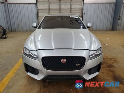 Piąte zdjęcie samochodu w środku: 2018 JAGUAR XF S VIN:SAJBG4FV9JCY67218 - miniatura