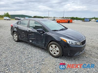 Czwarte zdjęcie samochodu z boku: 2017 KIA FORTE LX VIN:3KPFK4A74HE089615 - miniatura