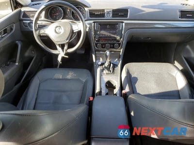 Zdjęcie 8 z 11 samochodu: 2017 VOLKSWAGEN PASSAT VIN:1VWBT7A39HC054891 - miniatura