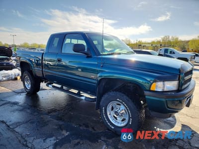 Czwarte zdjęcie samochodu z boku: 1998 DODGE RAM 2500 VIN:1B7KF23W5WJ221017 - miniatura
