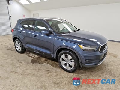 Czwarte zdjęcie samochodu z boku: 2022 VOLVO XC40 T5 MOMENTUM VIN:YV4162UK9N2747891 - miniatura