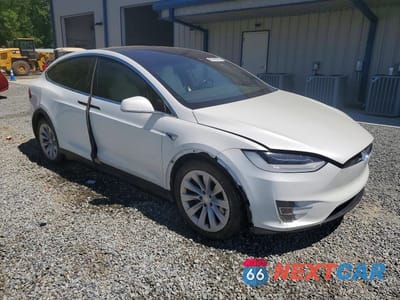 Czwarte zdjęcie samochodu z boku: 2020 TESLA MODEL X VIN:5YJXCAE22LF271752 - miniatura