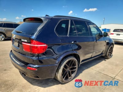 Trzecie zdjęcie samochodu z tyłu: 2012 BMW X5 M VIN:5YMGY0C5XCLK27723 - miniatura