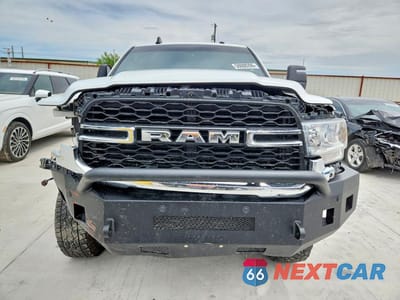 Piąte zdjęcie samochodu w środku: 2023 RAM 3500 TRADESMAN VIN:3C63R3GL1PG552284 - miniatura