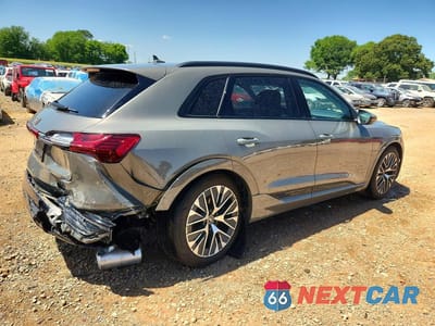 Trzecie zdjęcie samochodu z tyłu: 2024 AUDI Q8 E-TRON PREMIUM PLUS VIN:WA15AAGE2RB050596 - miniatura