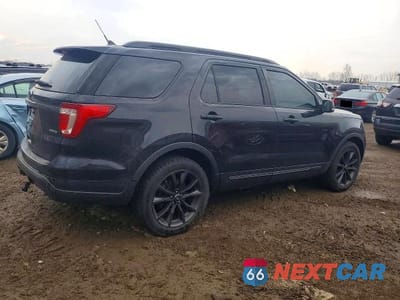 Trzecie zdjęcie samochodu z tyłu: 2019 FORD EXPLORER XLT VIN:1FM5K8D82KGA07178 - miniatura