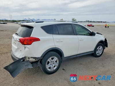 Trzecie zdjęcie samochodu z tyłu: 2015 TOYOTA RAV4 LE VIN:JTMZFREV1FJ049936 - miniatura