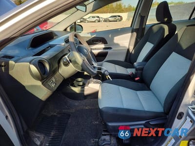 Zdjęcie 7 z 12 samochodu: 2012 TOYOTA PRIUS C TWO VIN:JTDKDTB39C1016878 - miniatura