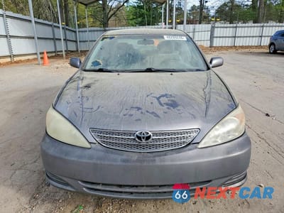 Piąte zdjęcie samochodu w środku: 2004 TOYOTA CAMRY LE VIN:4T1BE32K04U845984 - miniatura