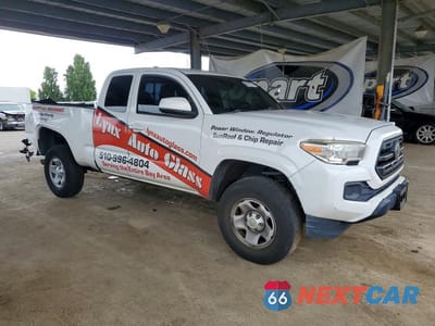 Czwarte zdjęcie samochodu z boku: 2018 TOYOTA TACOMA SR VIN:5TFRX5GN8JX108781 - miniatura