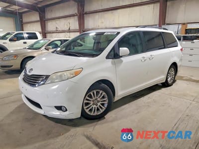 2011 TOYOTA SIENNA XLE 8-PASSENGER 5TDYK3DC3BS117848 - główne zdjęcie licytacji z USA - miniatura